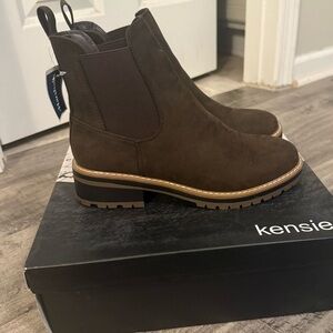 Ladies suede brown booties BRAND NEW!